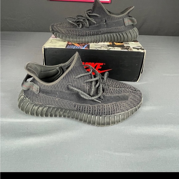 Yeezy Boost 350 v2 Black Non-Reflective - Picture 1 of 5